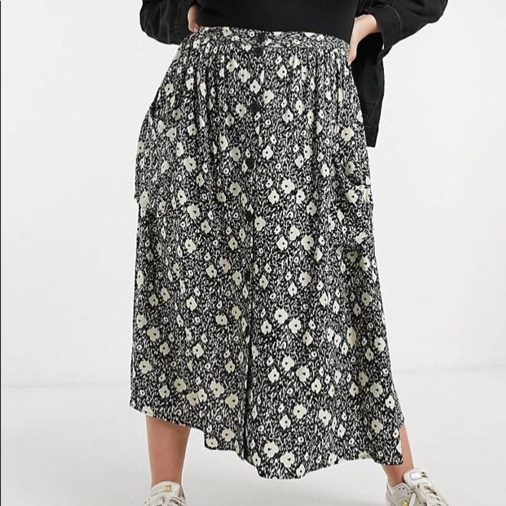 ASOS DESIGN Curve button through midi skirt
